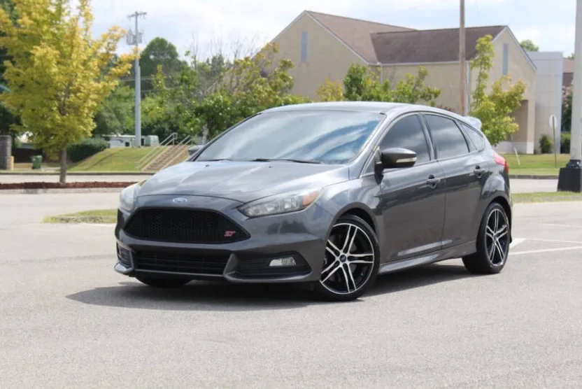 2017 Ford Focus ST photo 1