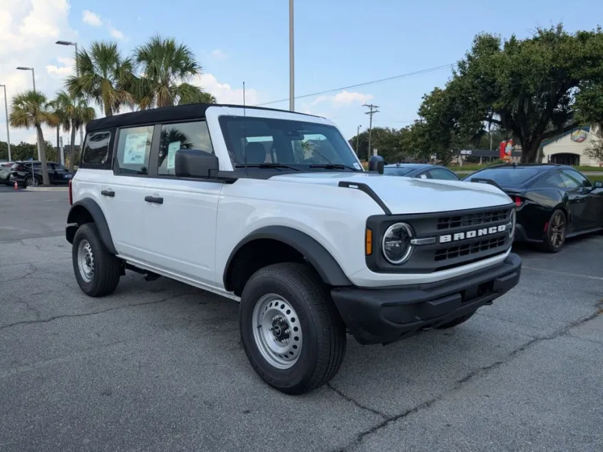 2025 Ford Bronco Base photo 1