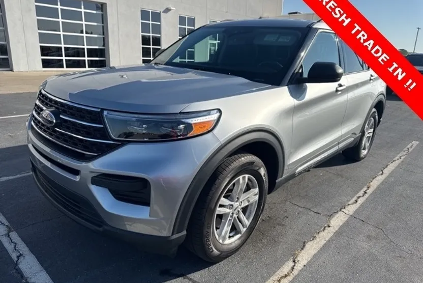 2023 Ford Explorer XLT photo 1