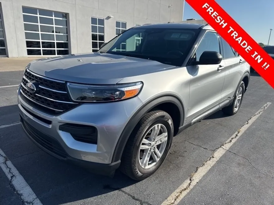 2023 Ford Explorer XLT photo 1