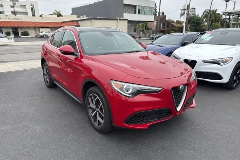 2019 Alfa Romeo Stelvio Ti photo 1