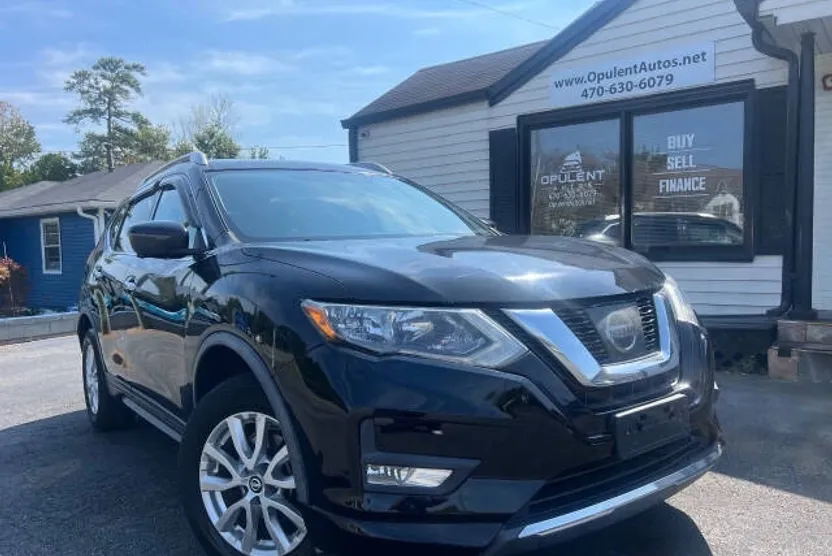 2017 Nissan Rogue SV photo 1