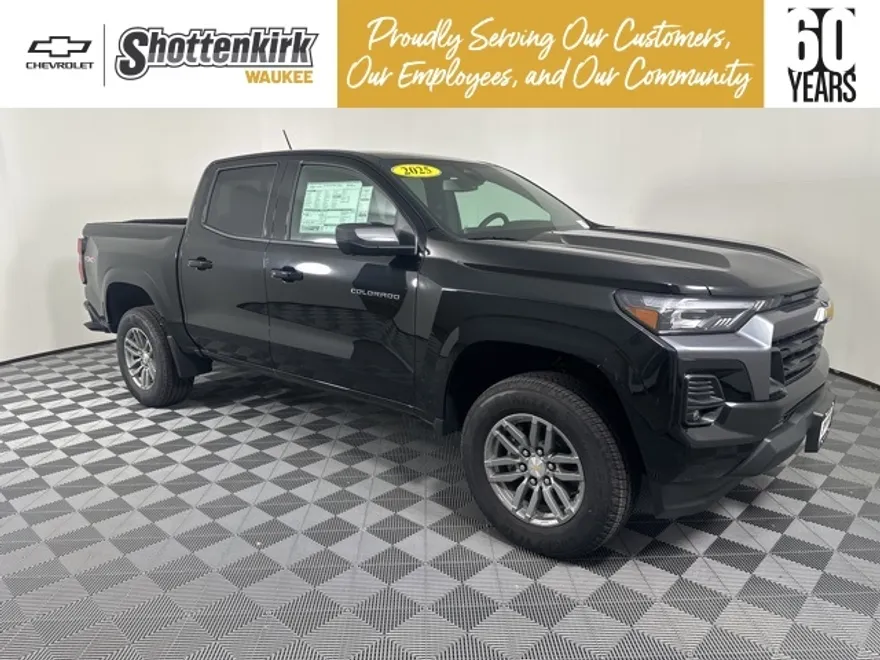 2025 Chevrolet Colorado Work Truck LT photo 1