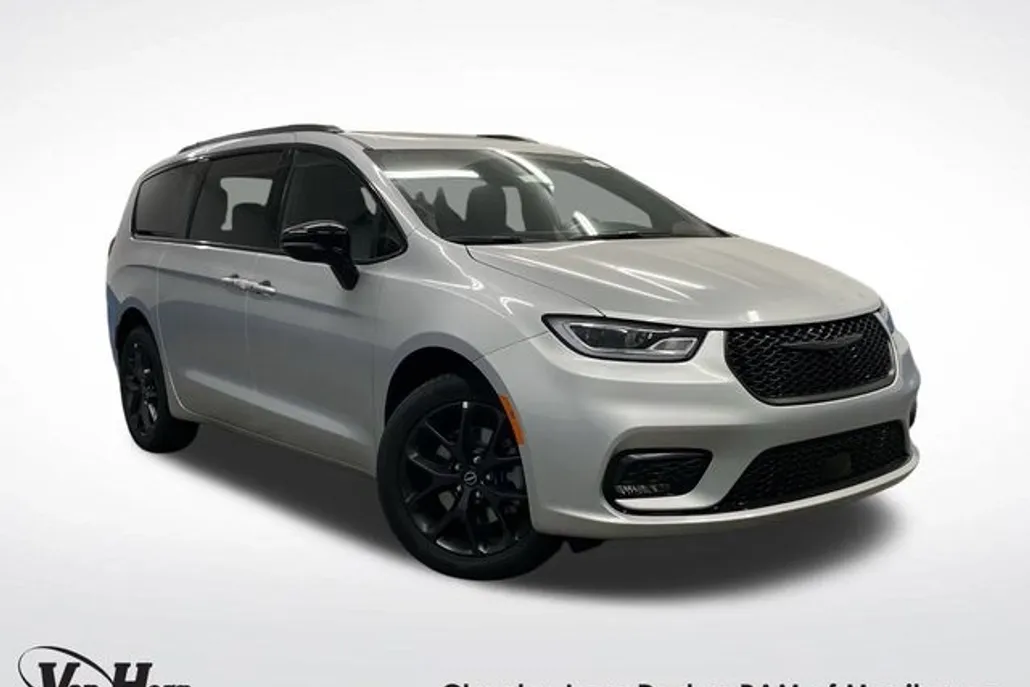 2026 Chrysler Pacifica photo 1