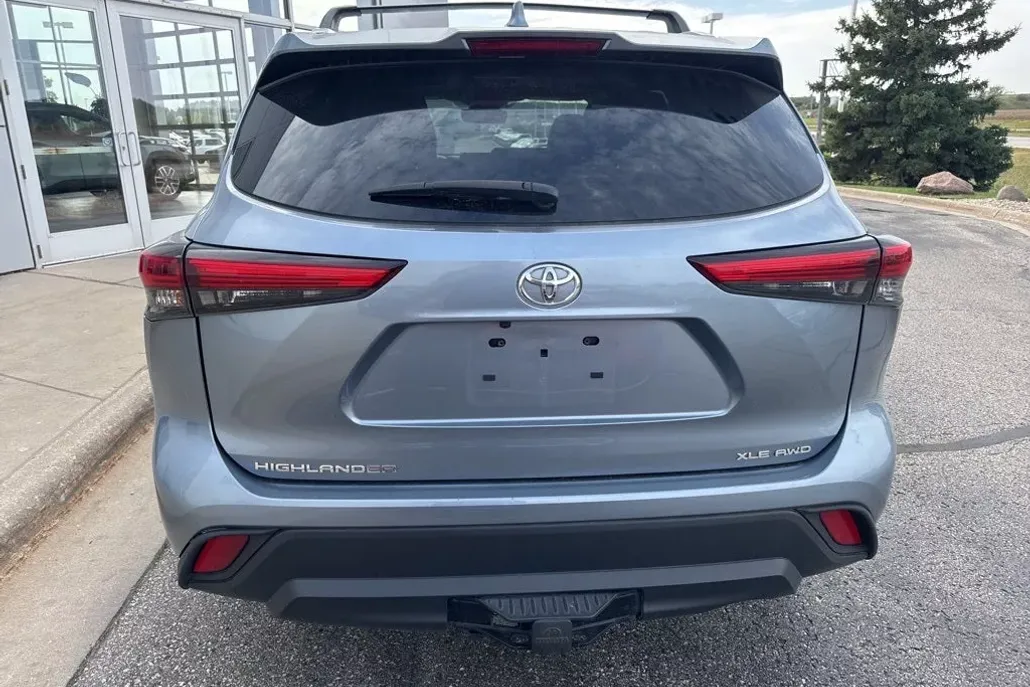 2022 Toyota Highlander XLE photo 1