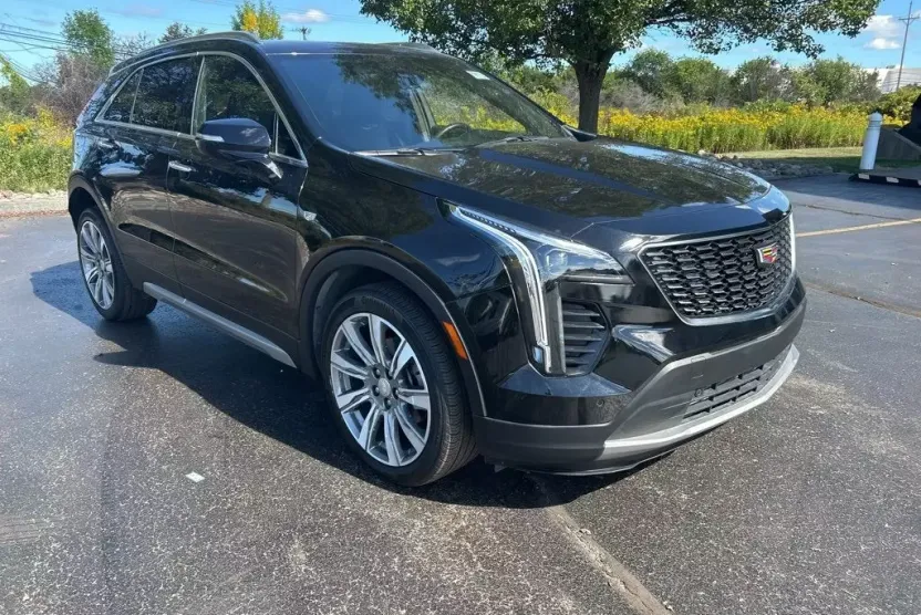 2023 Cadillac XT4 Premium Luxury photo 1