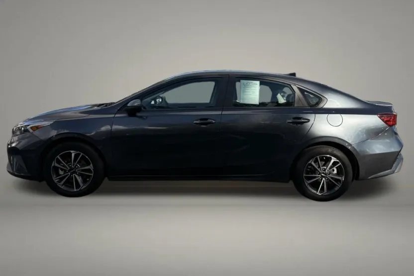 2024 Kia Forte LXS photo 1