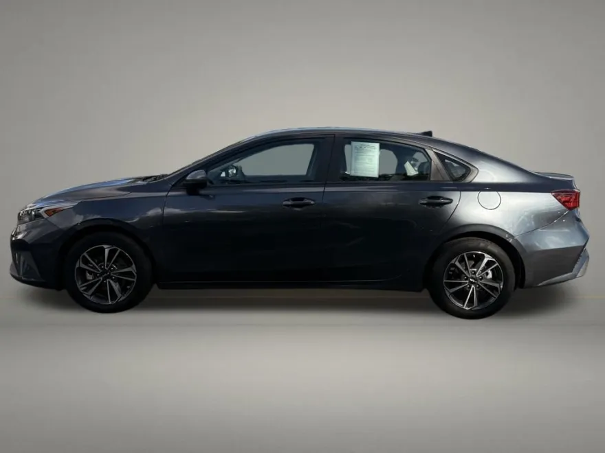 2024 Kia Forte LXS photo 1