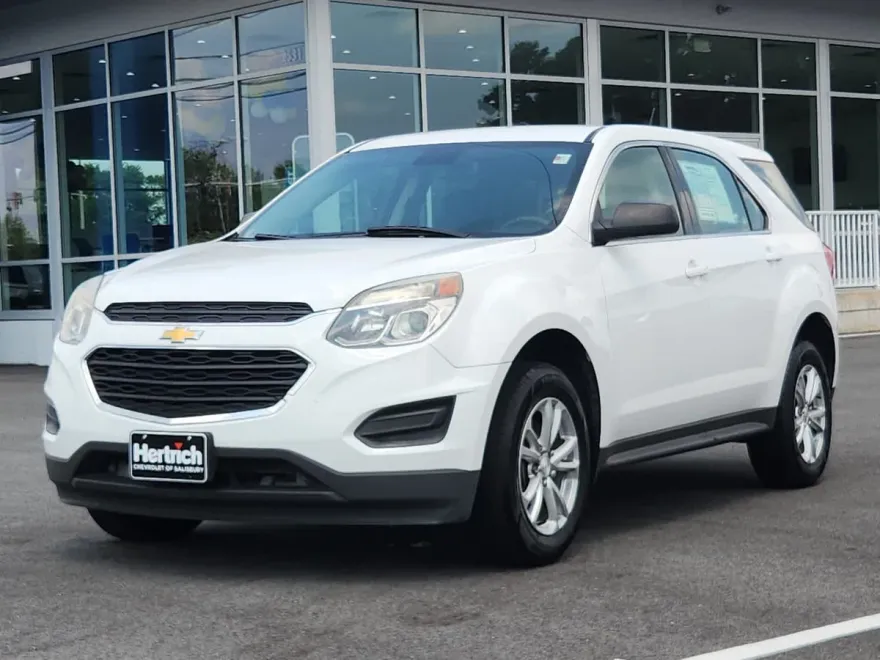 2017 Chevrolet Equinox LS photo 1