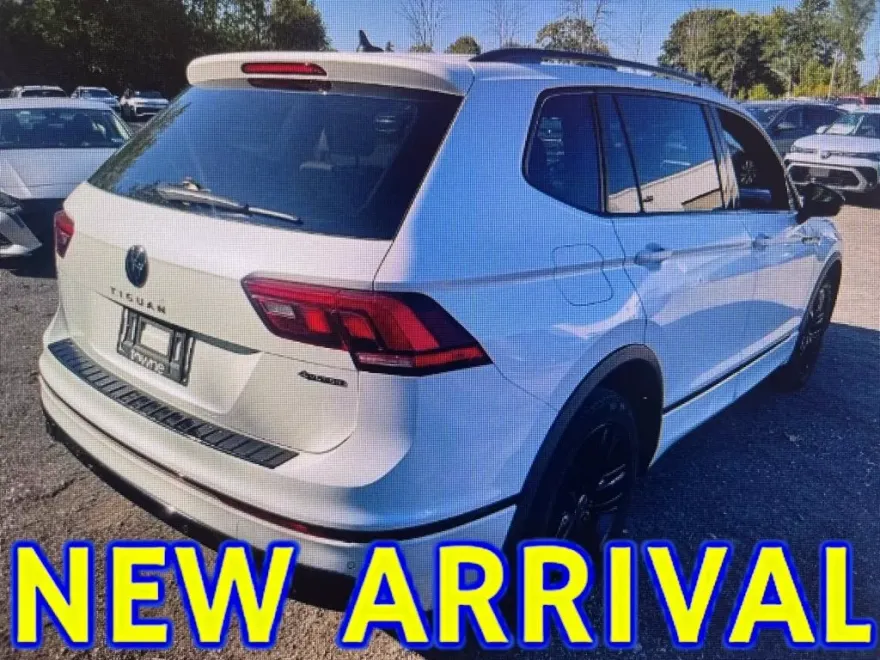 2022 Volkswagen Tiguan SE R-Line Black photo 1