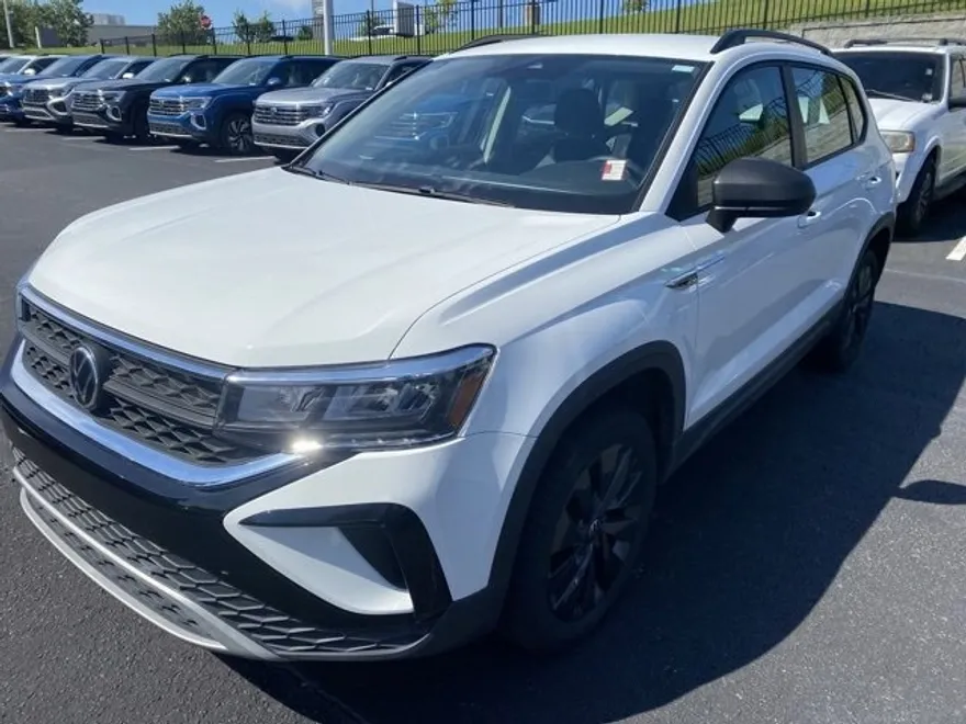 2022 Volkswagen Taos S photo 1