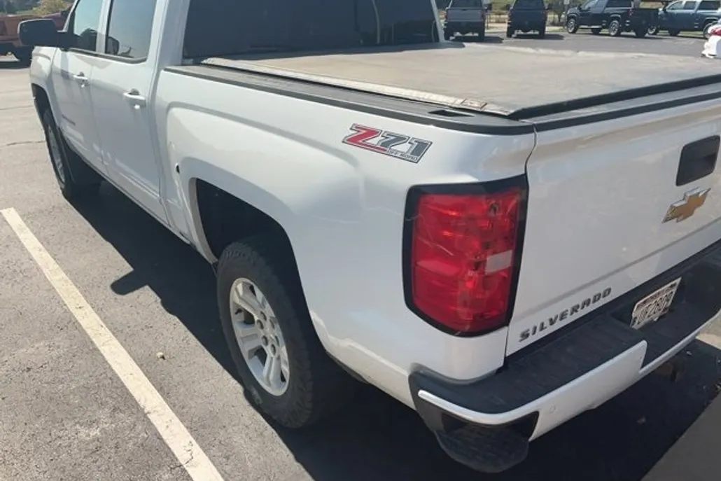 2017 Chevrolet Silverado 1500 LT photo 1