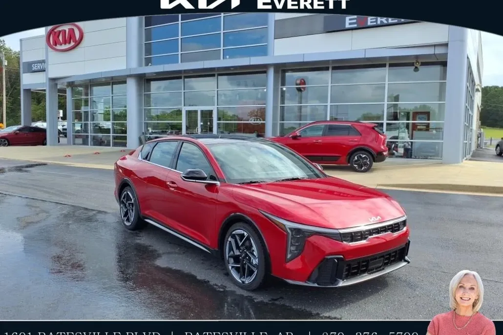 2025 Kia K4 GT-Line photo 1