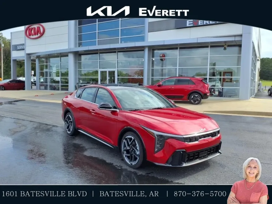 2025 Kia K4 GT-Line photo 1