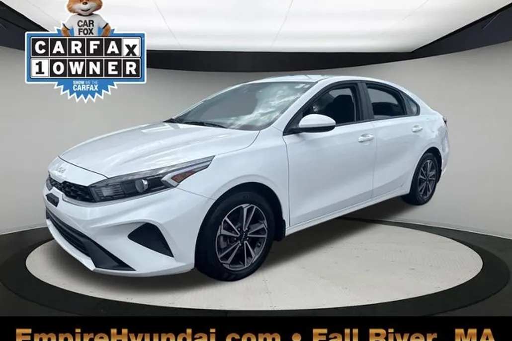 2022 Kia Forte LXS photo 1