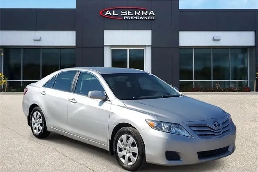 2011 Toyota Camry SE photo 1