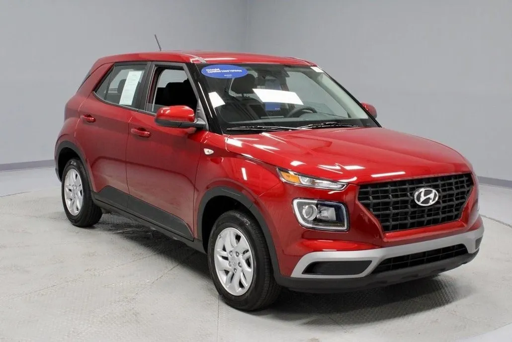 2025 Hyundai Venue SE photo 1
