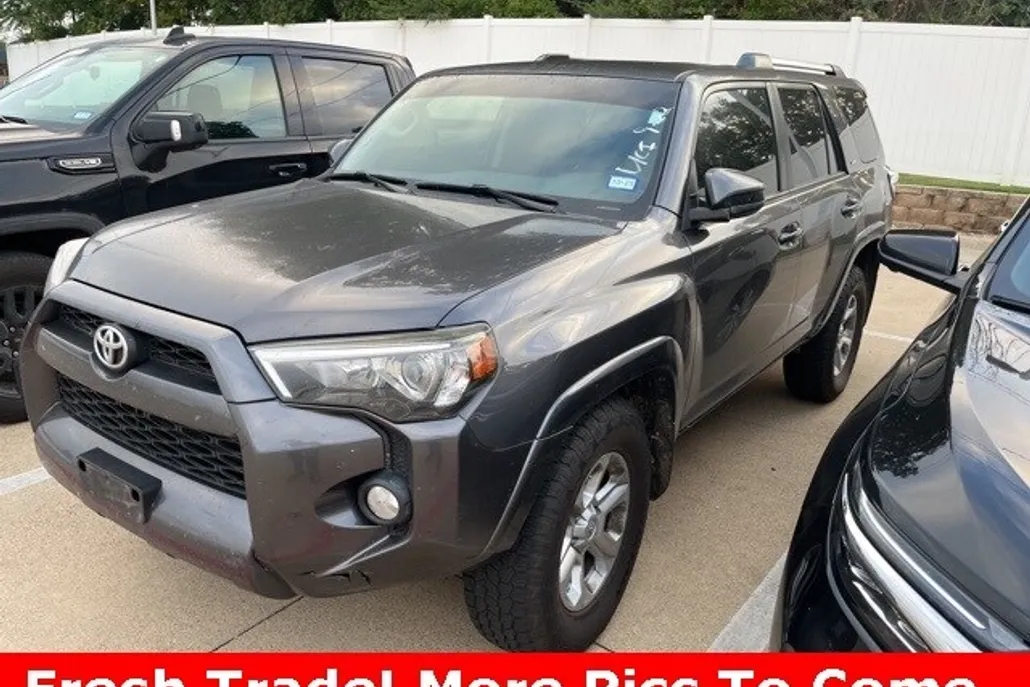2019 Toyota 4Runner SR5 photo 1