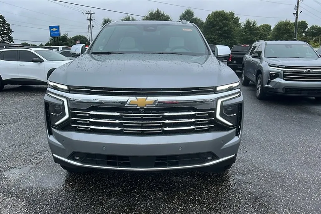 2025 Chevrolet Suburban Premier photo 1