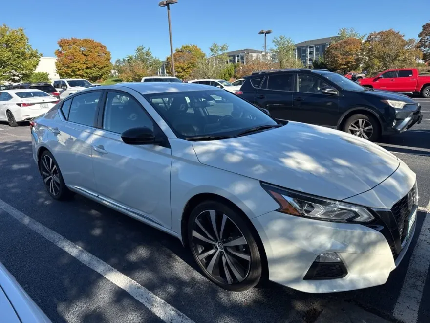 2022 Nissan Altima 2.5 SR photo 1