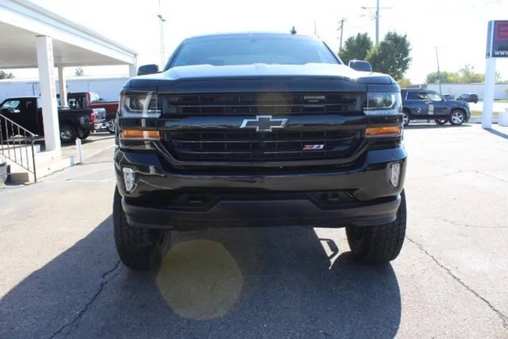 2019 Chevrolet Silverado 1500 LT Z71 photo 1