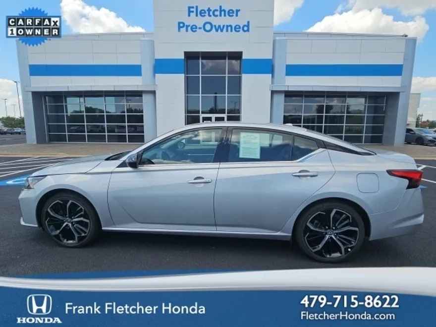 2023 Nissan Altima 2.5 SR photo 1