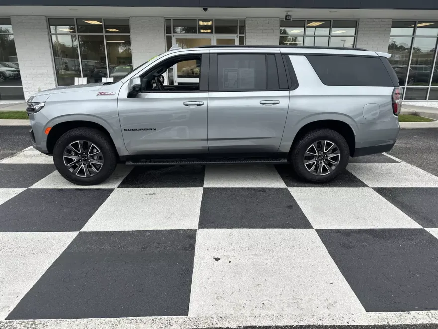 2024 Chevrolet Suburban photo 1