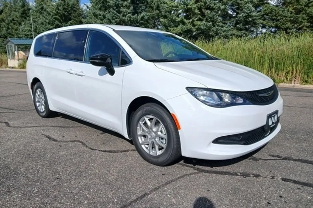 2026 Chrysler Voyager LX photo 1