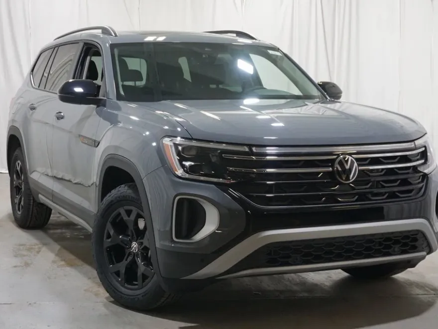 2025 Volkswagen Atlas Peak Edition SE photo 1