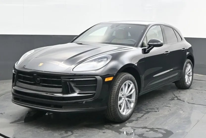 2025 Porsche Macan T photo 1