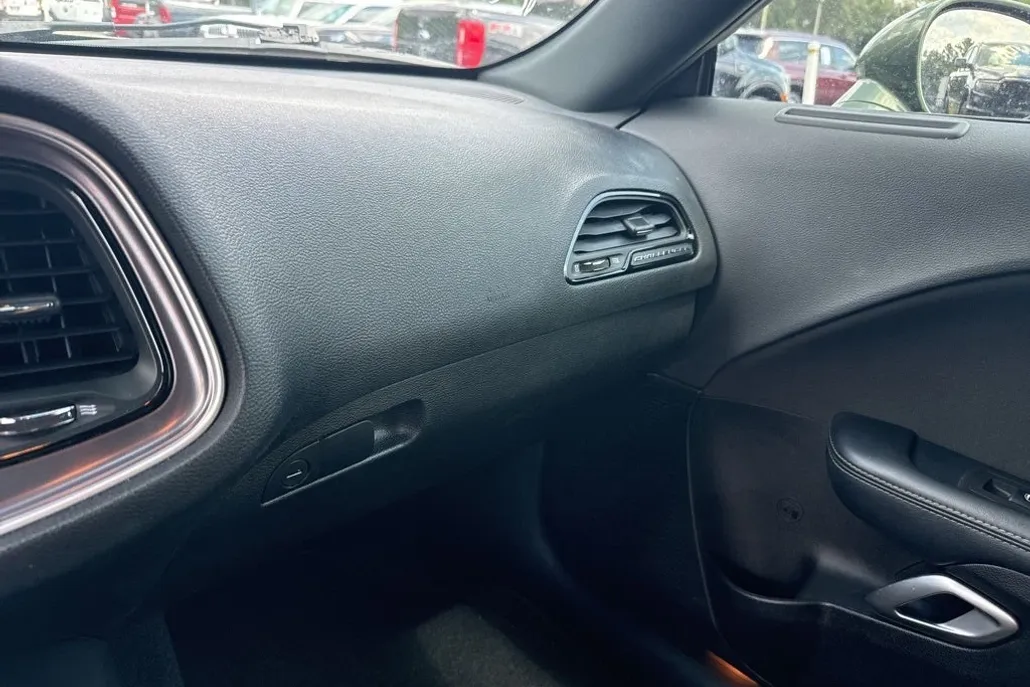 2021 Dodge Challenger SXT photo 1