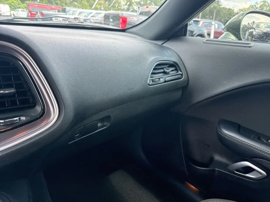 2021 Dodge Challenger SXT photo 1