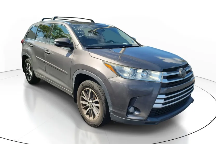 2018 Toyota Highlander XLE photo 1