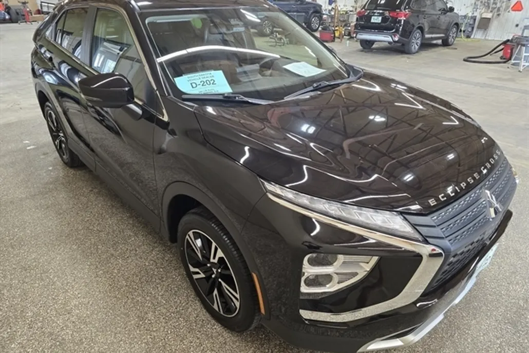 2024 Mitsubishi Eclipse Cross SE photo 1