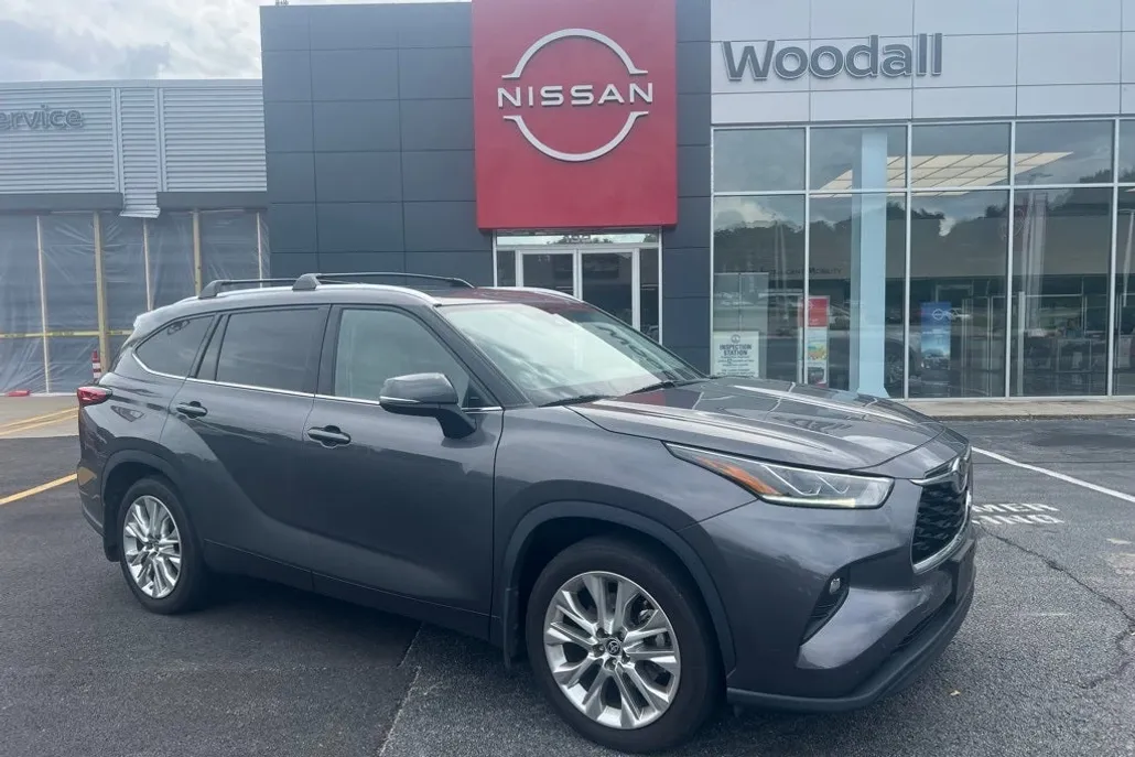 2022 Toyota RAV4 Limited photo 1