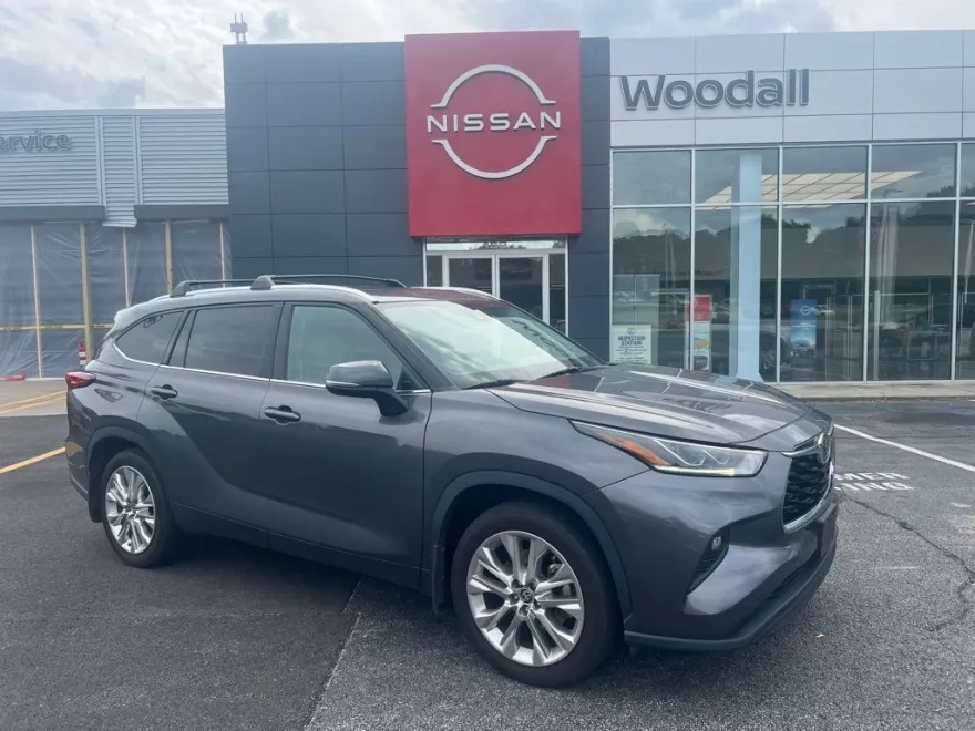 2022 Toyota RAV4 Limited photo 1