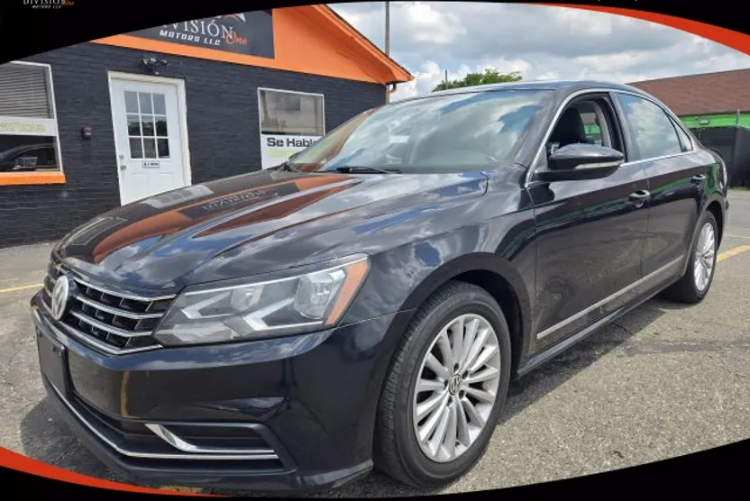 2017 Volkswagen Passat SE photo 1