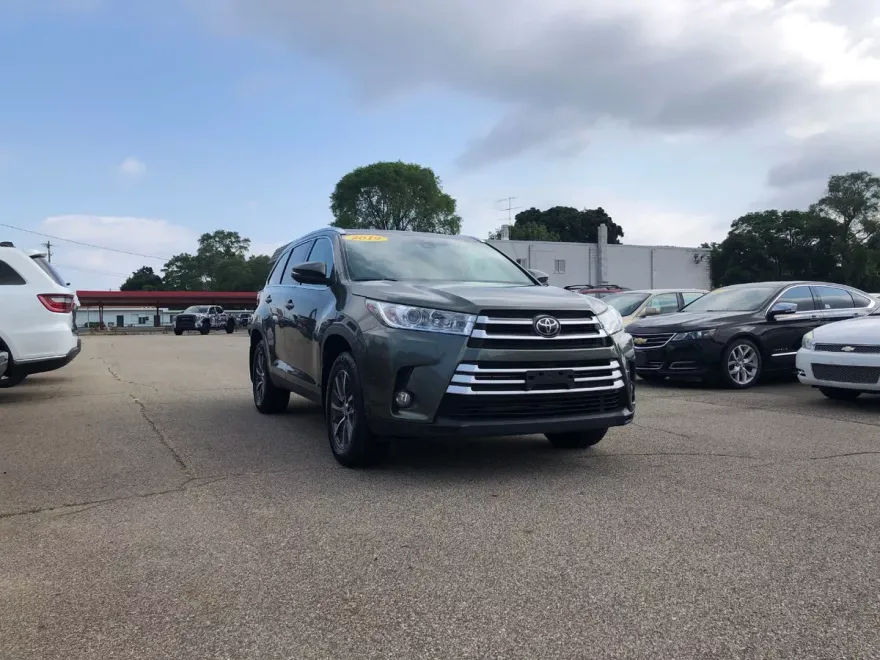 2019 Toyota Highlander XLE photo 1