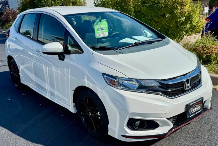 2018 Honda Fit Sport photo 1