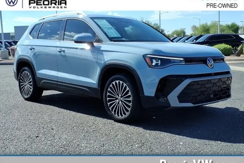 2025 Volkswagen Taos SE photo 1