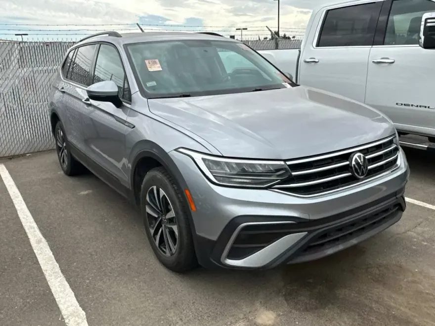 2022 Volkswagen Tiguan S photo 1