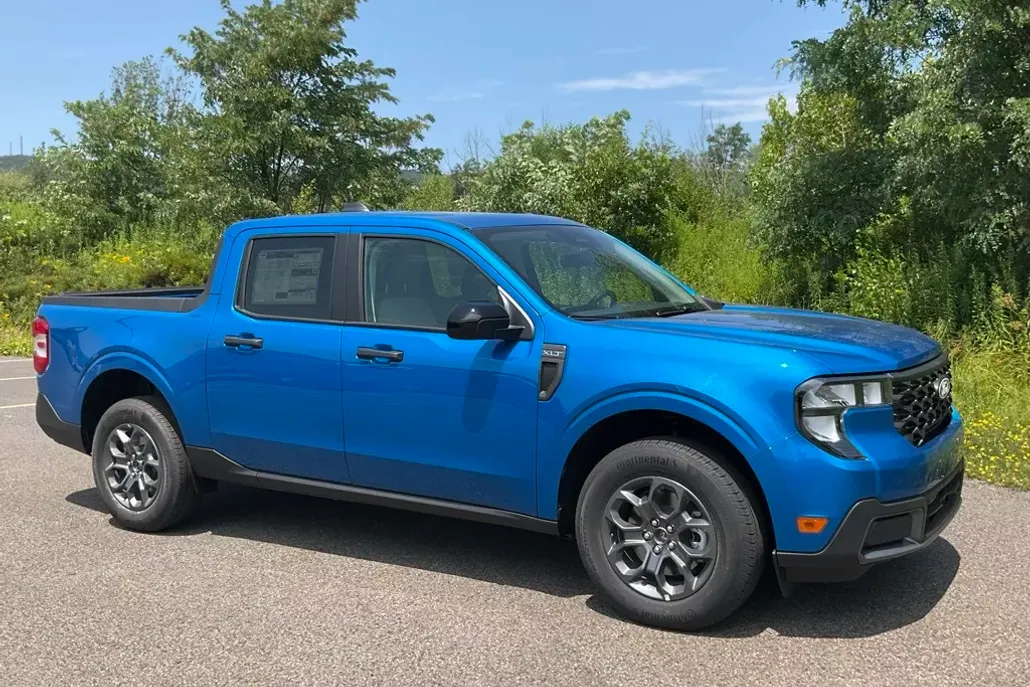 2025 Ford Maverick XLT photo 1