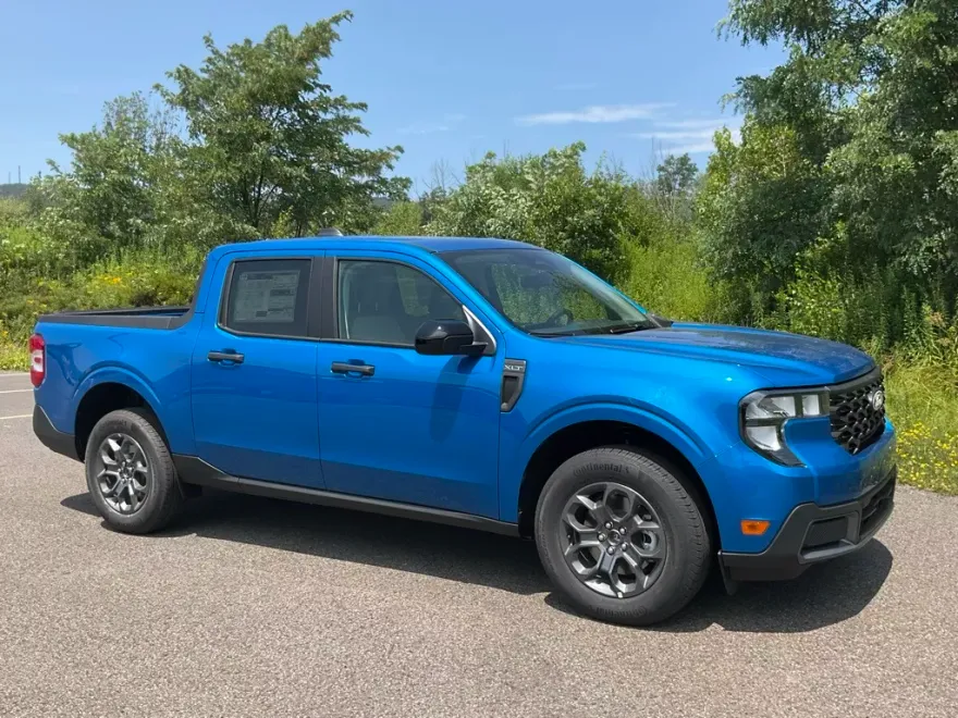 2025 Ford Maverick XLT photo 1