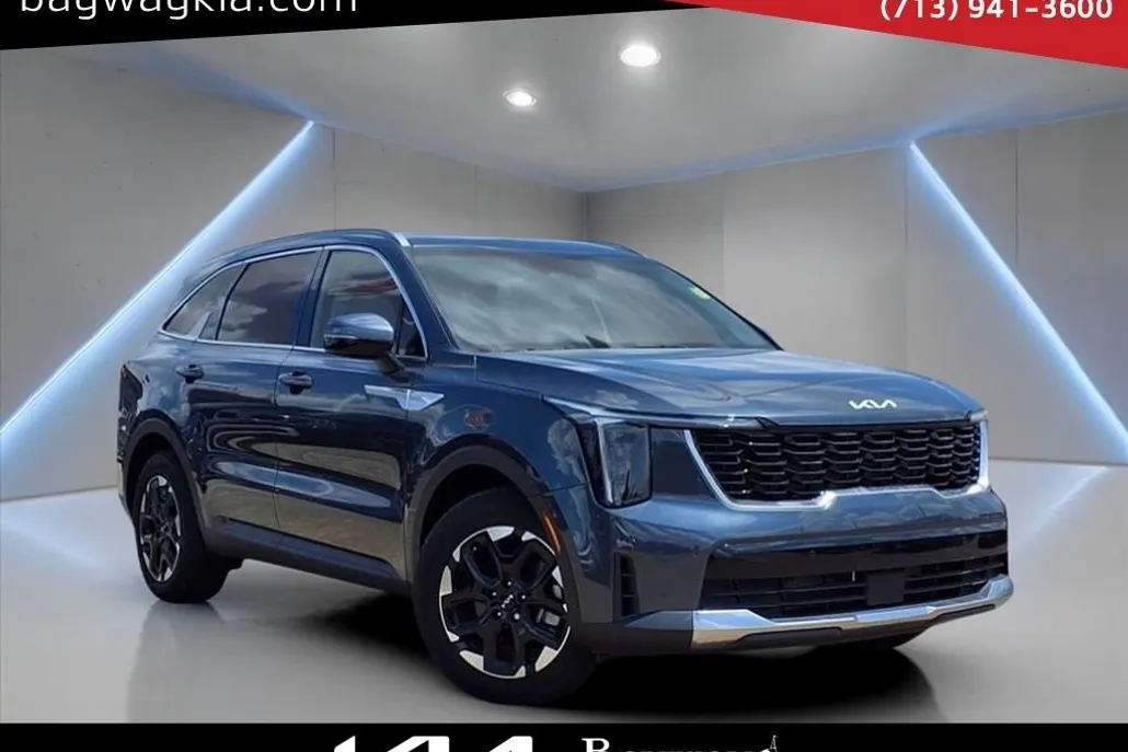 2025 Kia Sorento S photo 1