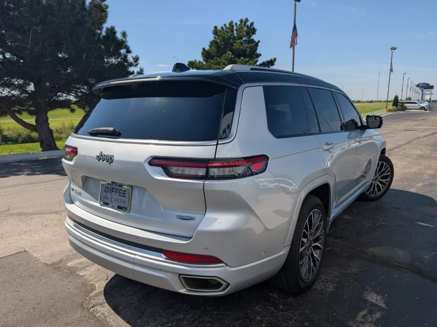2022 Jeep Grand Cherokee L Summit photo 1