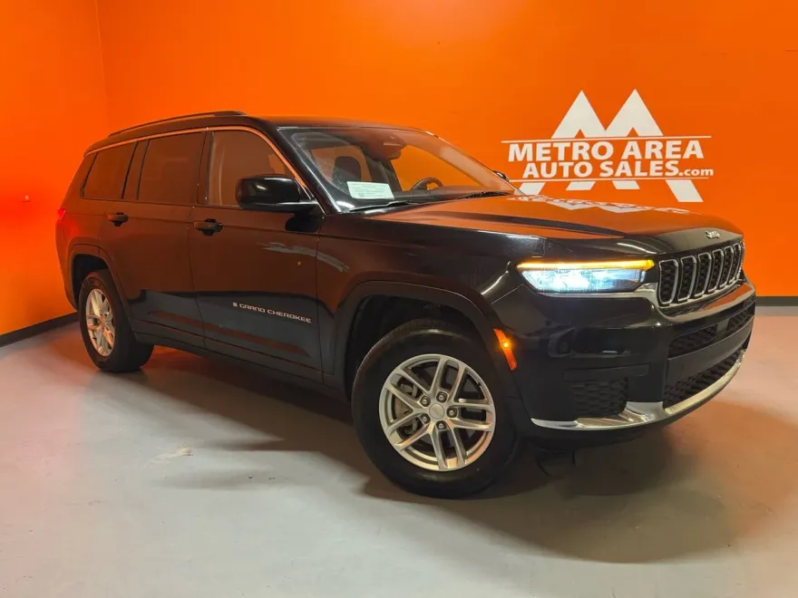 2023 Jeep Grand Cherokee Laredo photo 1