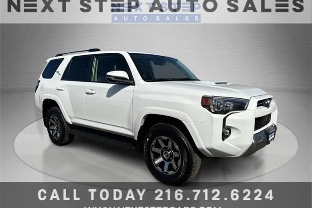 2024 Toyota 4Runner TRD Off-Road Premium photo 1