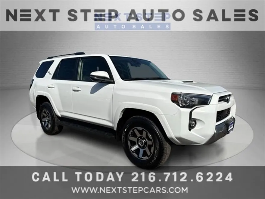 2024 Toyota 4Runner TRD Off-Road Premium photo 1