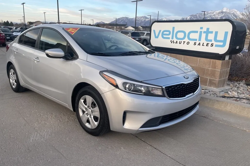 2017 Kia Forte LX Base photo 1