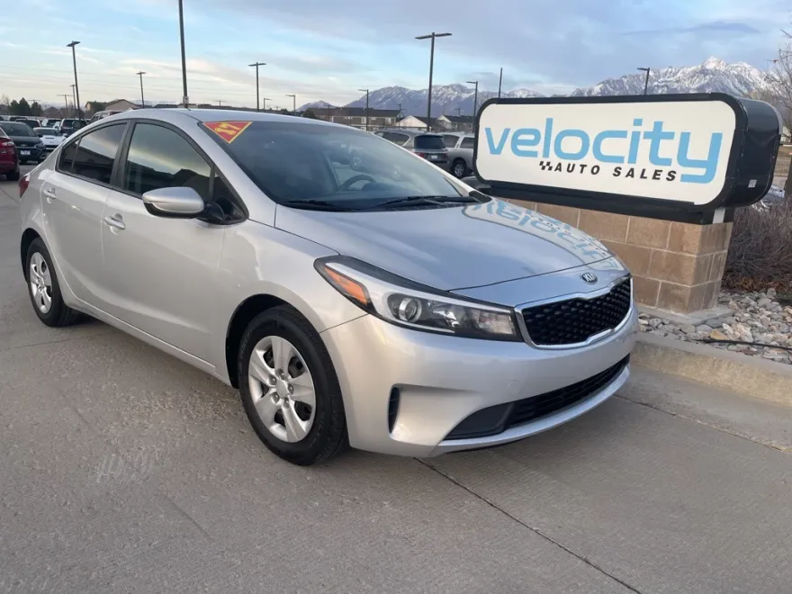 2017 Kia Forte LX Base photo 1